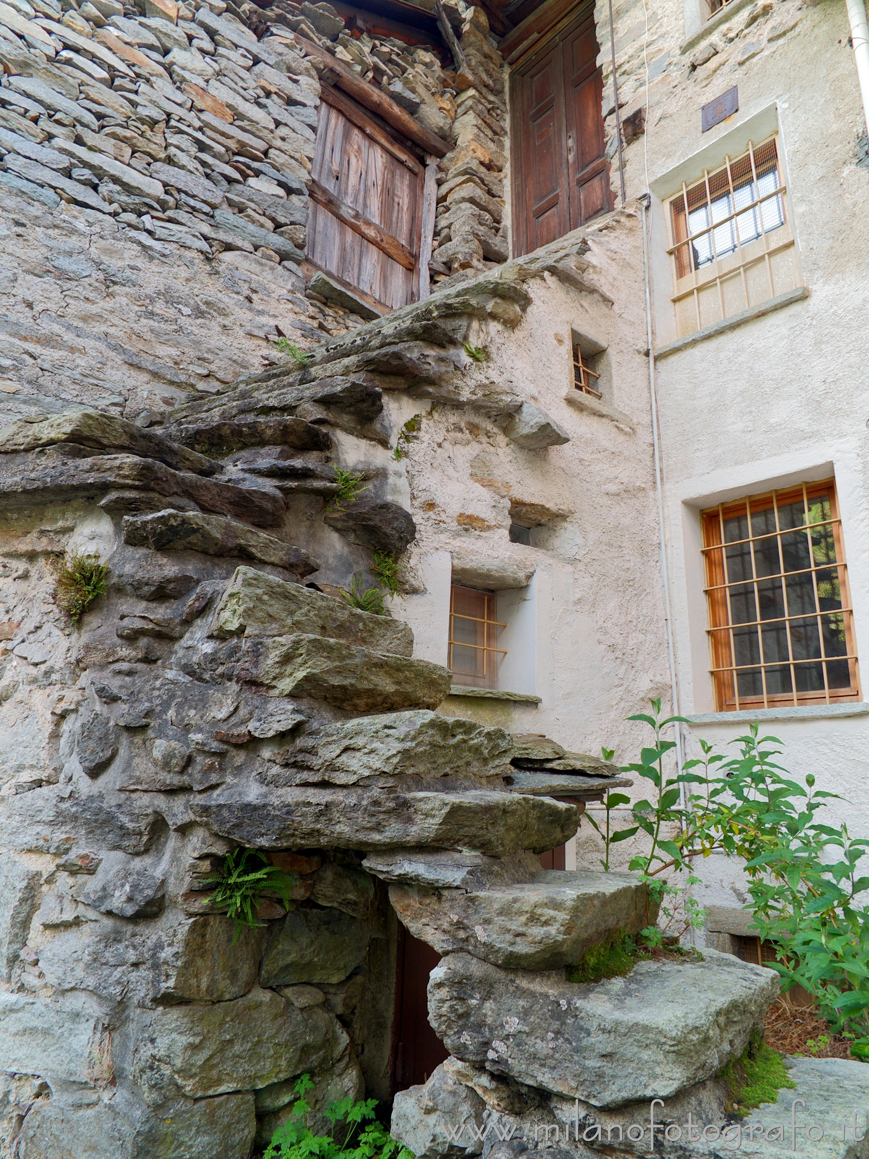 Piedicavallo (Biella) - Scala di pietra esterna nella frazione Montesinaro